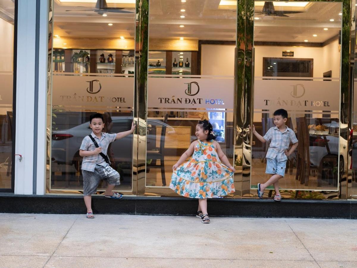 Tran Dat Hotel Ha Long Esterno foto