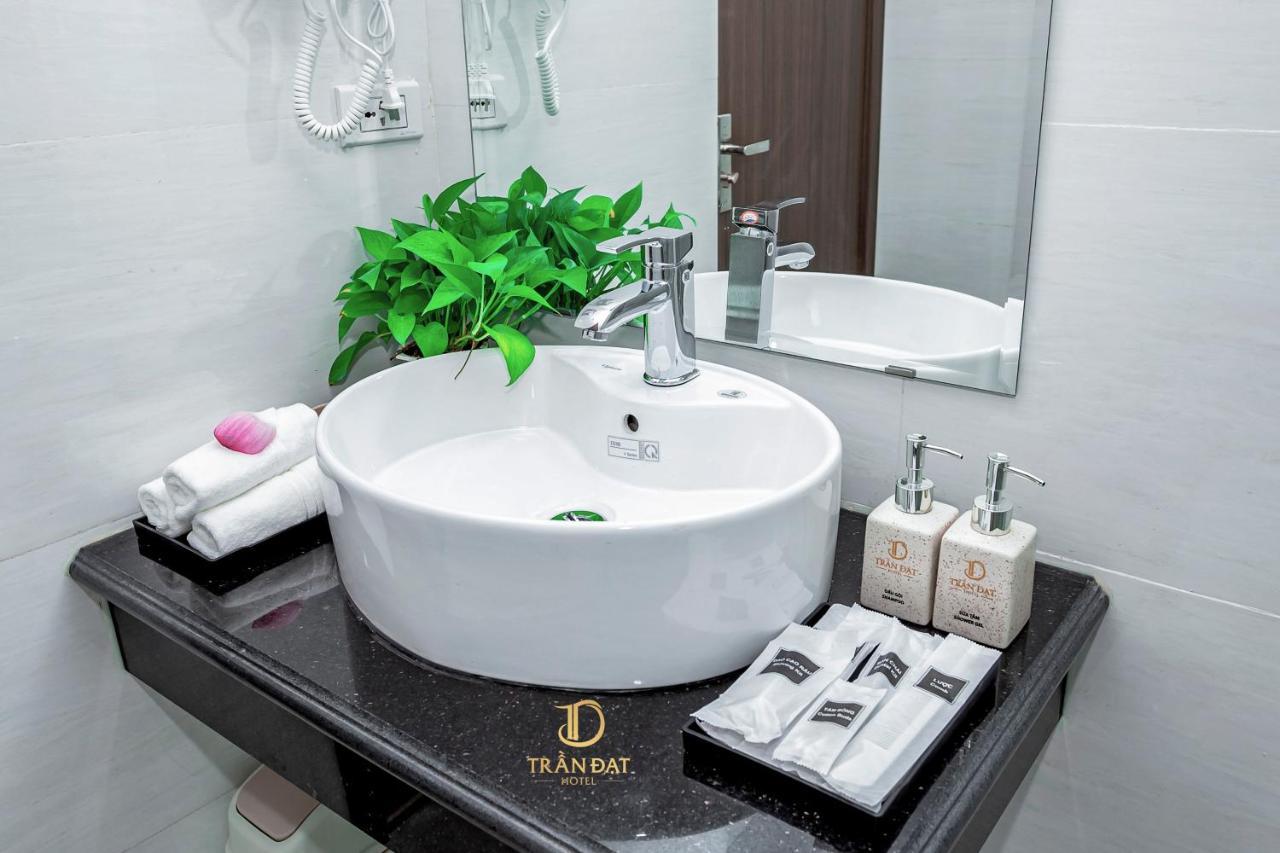 Tran Dat Hotel Ha Long Esterno foto