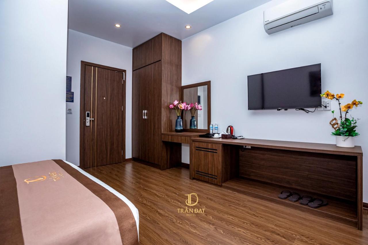 Tran Dat Hotel Ha Long Esterno foto
